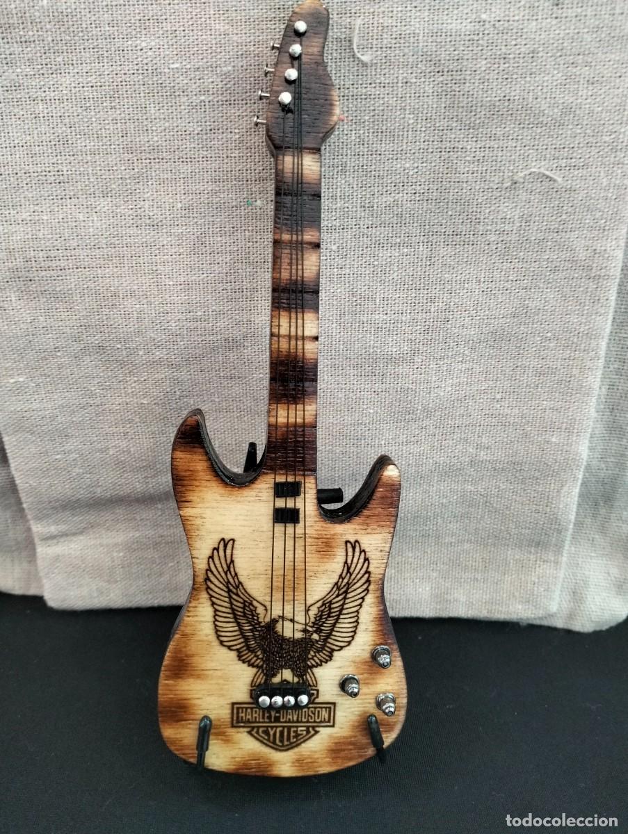Artesan&iacute;a: Guitarras miniatura en madera - Foto 1