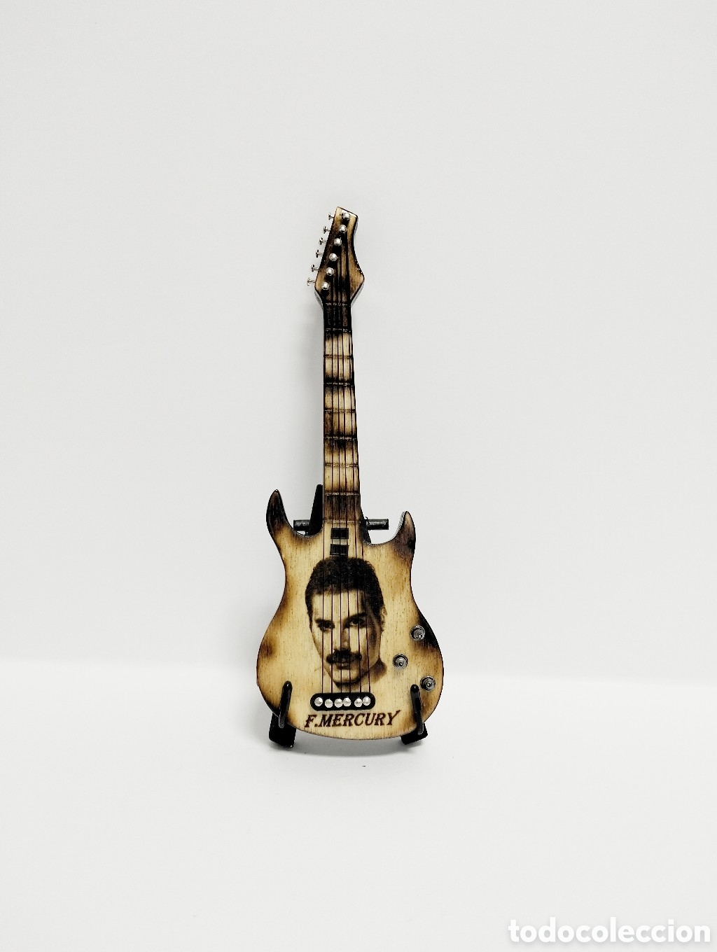 Artesan&iacute;a: Guitarra de madera en miniatura - Foto 1