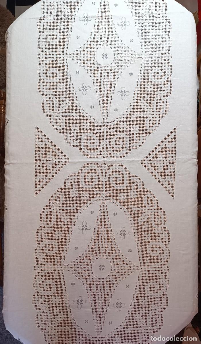 Artesan&iacute;a: Mantel de Lagartera antiguo blanco y gris. - Foto 1