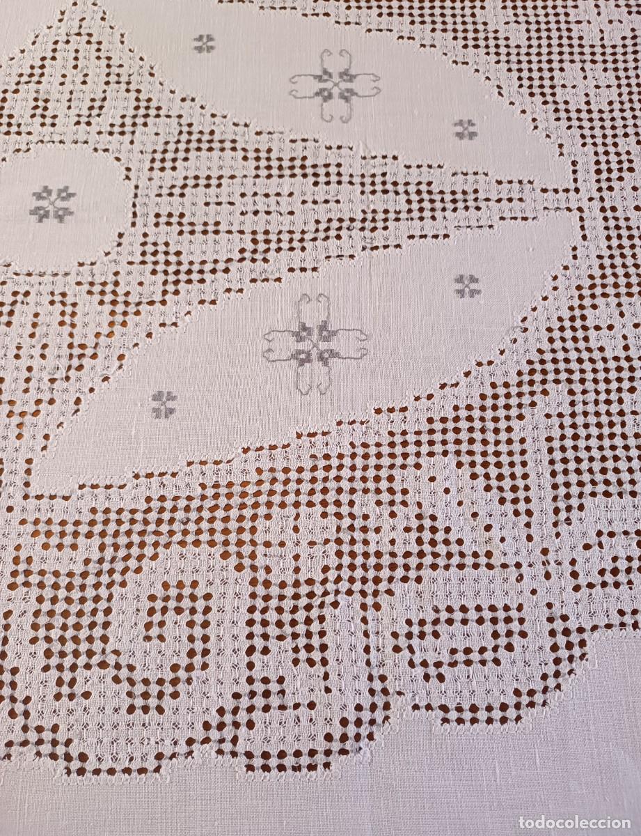 Artesan&iacute;a: Mantel de Lagartera antiguo blanco y gris. - Foto 2