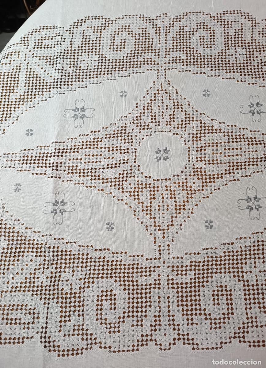 Artesan&iacute;a: Mantel de Lagartera antiguo blanco y gris. - Foto 4