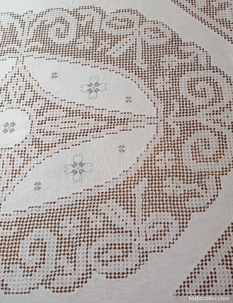 Artesan&iacute;a: Mantel de Lagartera antiguo blanco y gris. - Foto 7