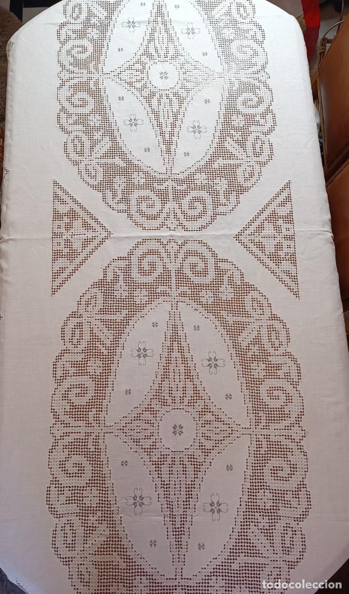 Artesan&iacute;a: Mantel de Lagartera antiguo blanco y gris. - Foto 9