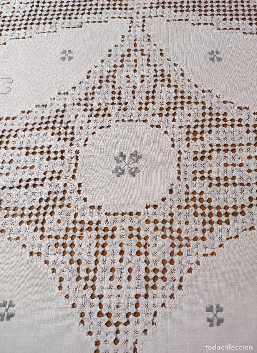 Artesan&iacute;a: Mantel de Lagartera antiguo blanco y gris. - Foto 11