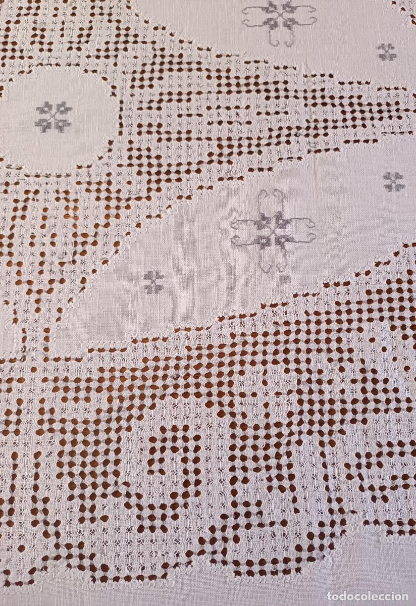 Artesan&iacute;a: Mantel de Lagartera antiguo blanco y gris. - Foto 14