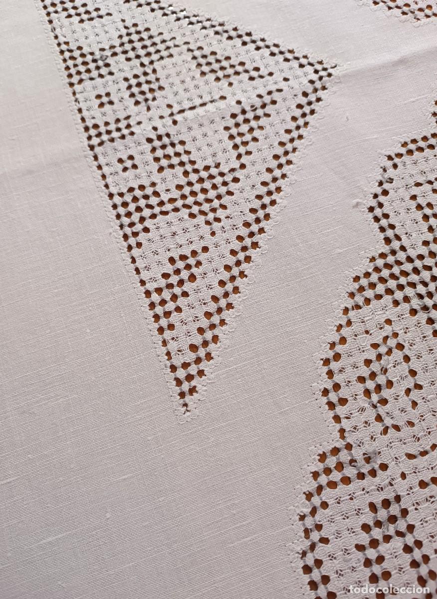 Artesan&iacute;a: Mantel de Lagartera antiguo blanco y gris. - Foto 17