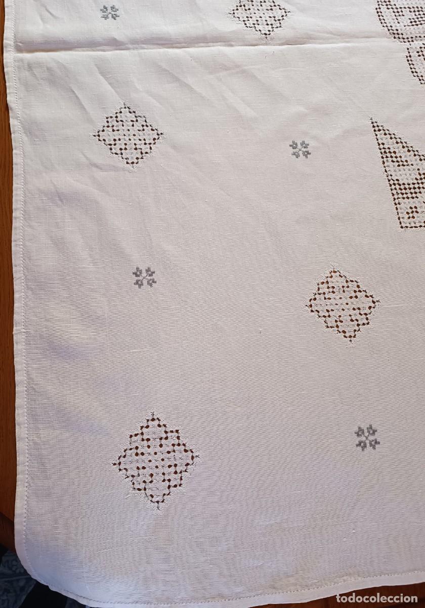 Artesan&iacute;a: Mantel de Lagartera antiguo blanco y gris. - Foto 18