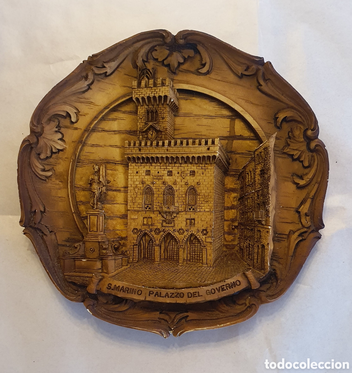 Artesan&iacute;a: Plato recuerdo tallado en madera - Foto 1