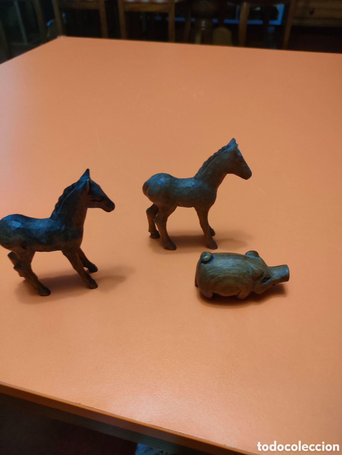 Artesan&iacute;a: Conjunto de 2 caballitos y un cerdito madera - Foto 2