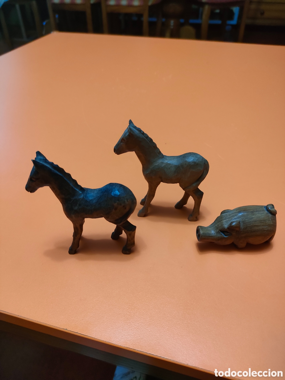 Artesan&iacute;a: Conjunto de 2 caballitos y un cerdito madera - Foto 1