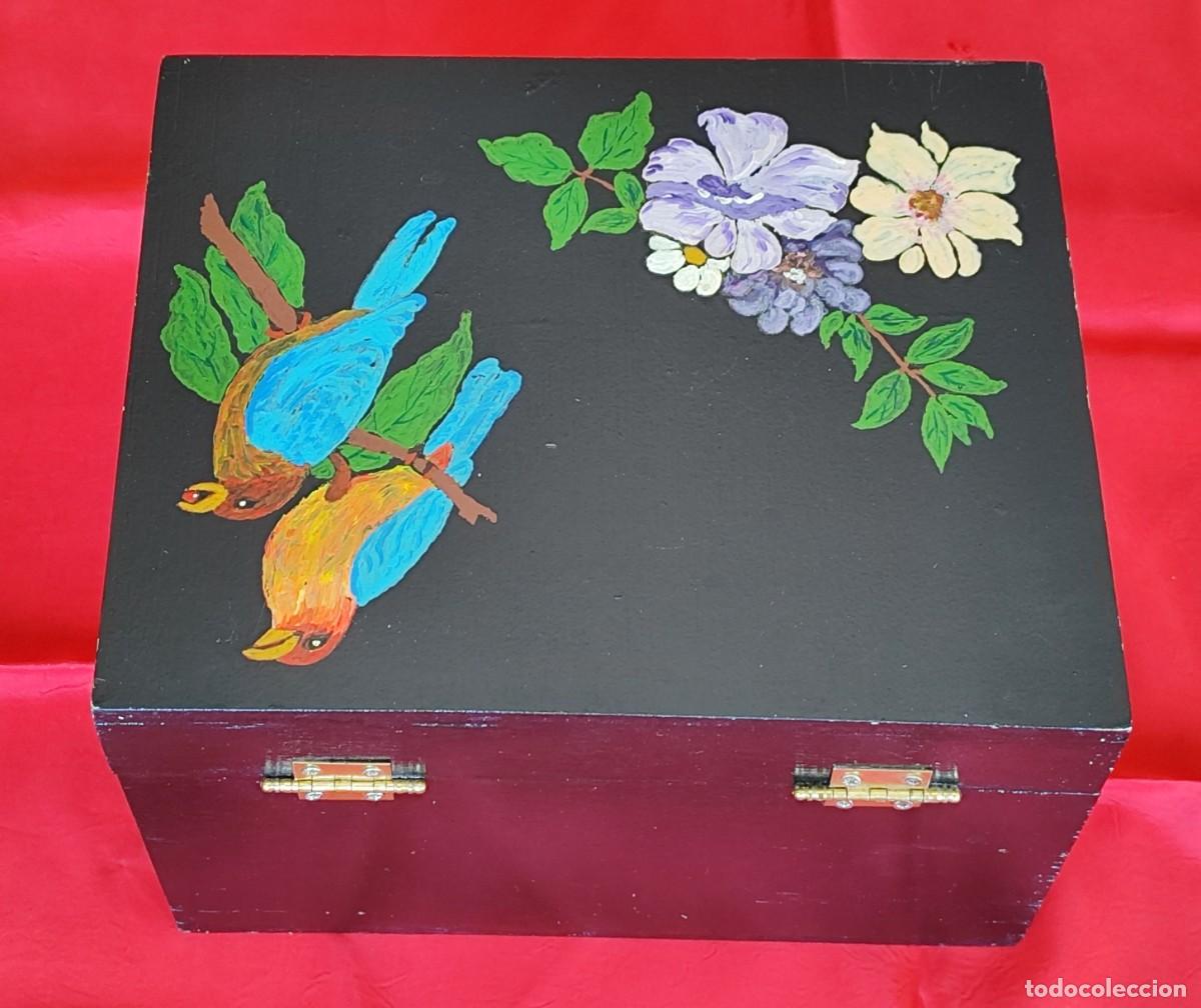Artesan&iacute;a: GRAN CAJA DE MADERA PINTADA A MANO. - Foto 3
