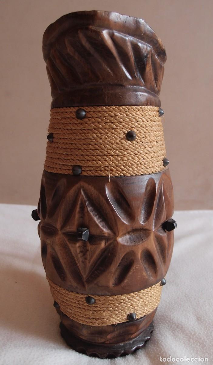 Artesan&iacute;a: Jarra de madera tallada - Foto 8
