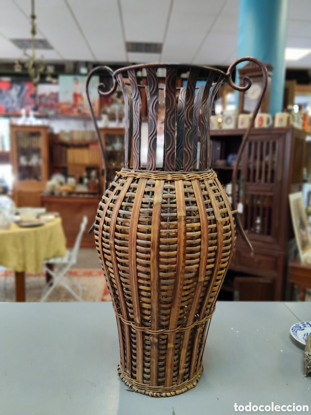 Artesan&iacute;a: Jarr&oacute;n florero mimbre y bronce - Foto 1