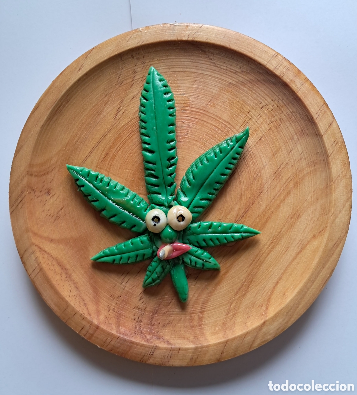 Artesan&iacute;a: Relieve hoja sobre plato de madera 20cm - Foto 1