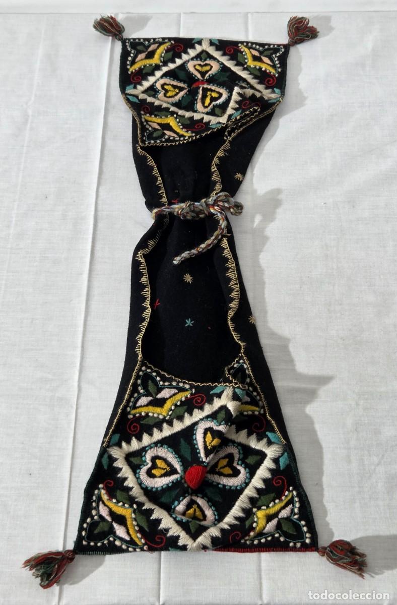Artesan&iacute;a: Alforjas tradicionales bordadas en pa&ntilde;o - Foto 1