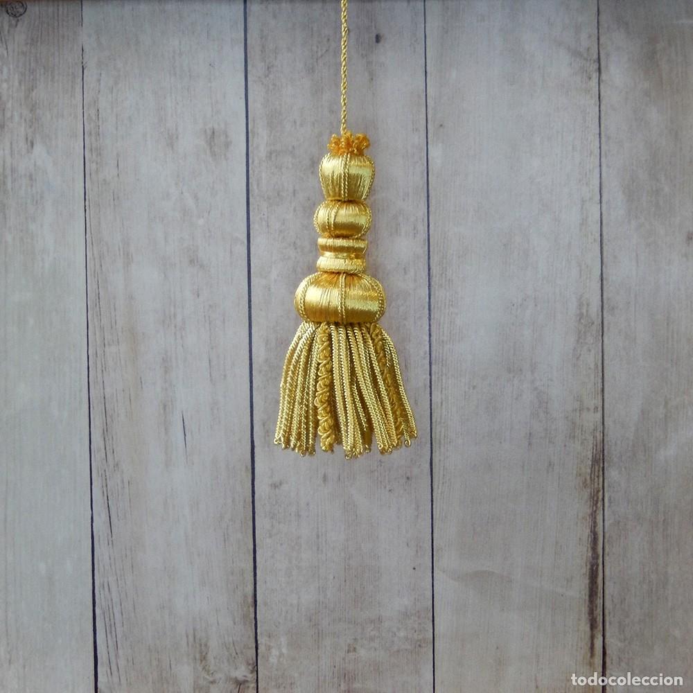 Handicraft: Borla de oro con fleco de canutillo y gusanillo 10 cm