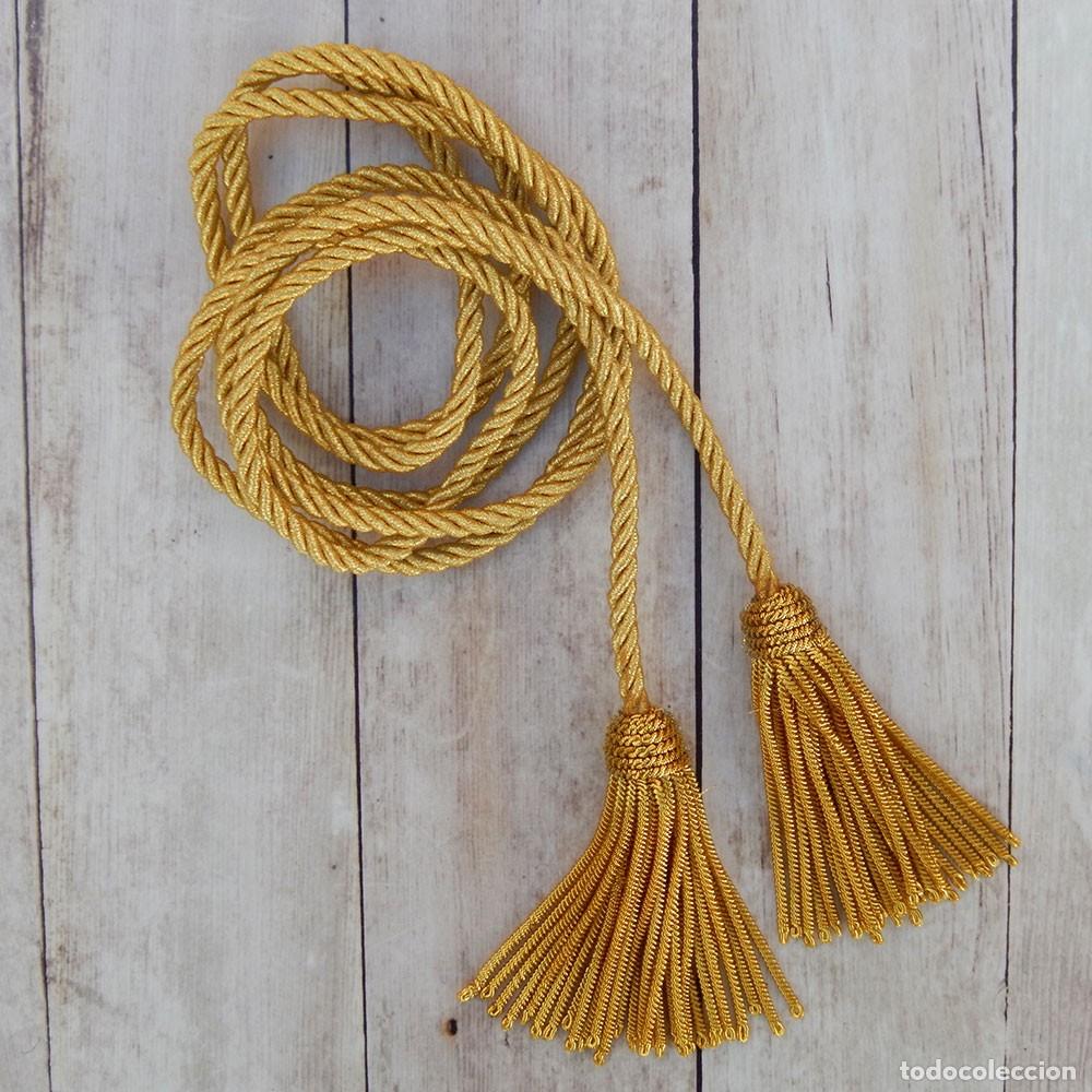 Kunsthandwerk: C&iacute;ngulo de oro fabricado a mano 1.5 m con borlas de 9 cm
