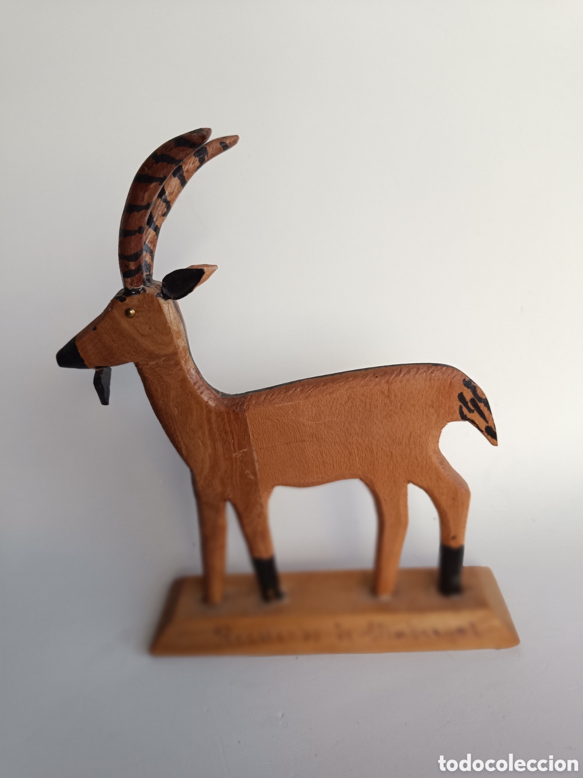 Artesan&iacute;a: Cabra de madera realizada artesanalmente - Foto 1