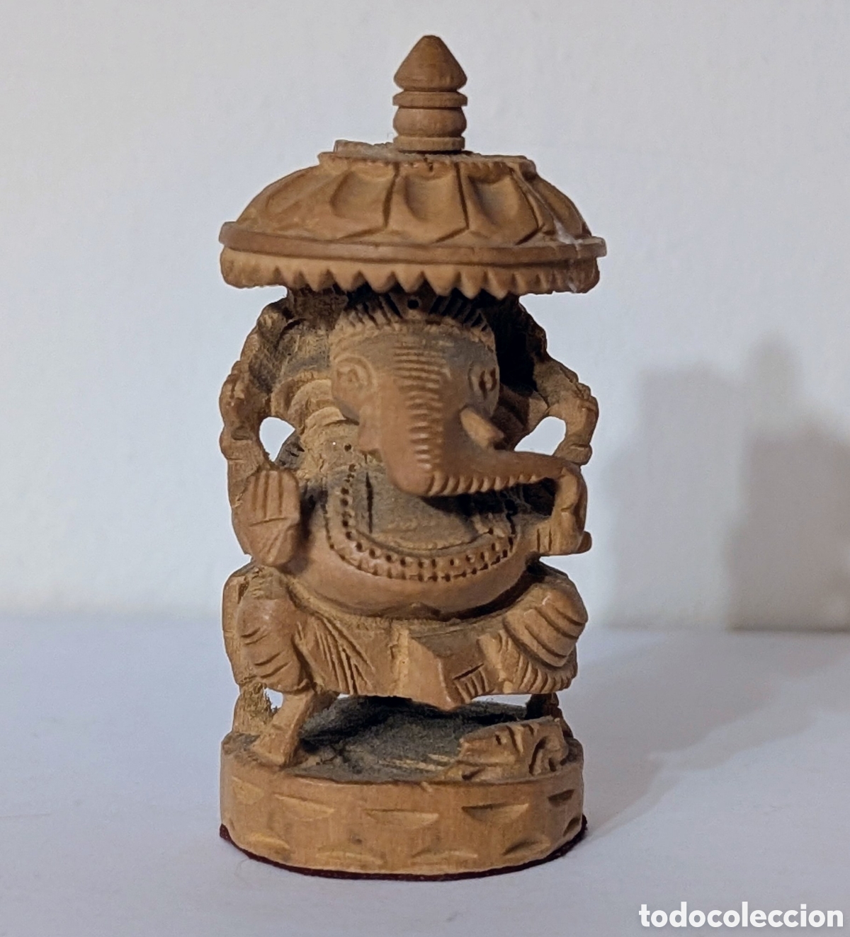 Artesan&iacute;a: Elefante de madera tallada de Ganesha