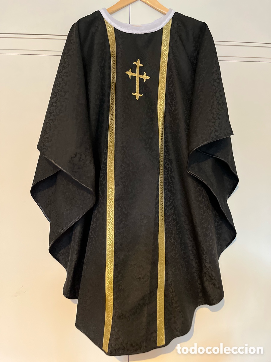 Artesan&iacute;a: Casulla neog&oacute;tica de color negro