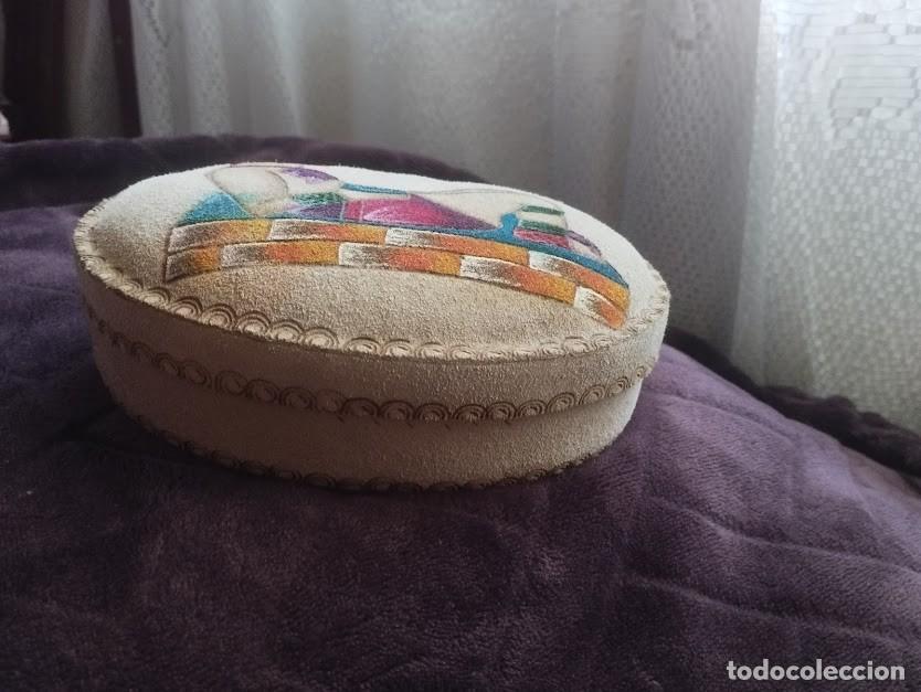 Artesan&iacute;a: Caja ovalada terciopelo - Foto 2
