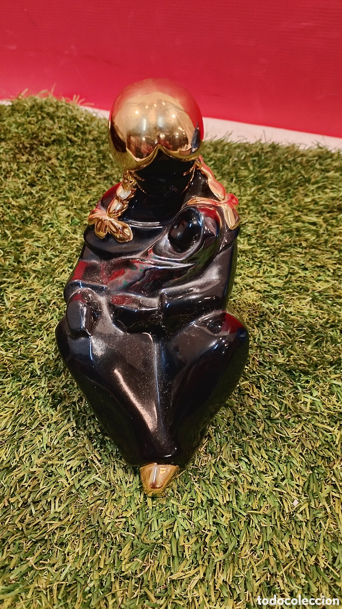 Artesan&iacute;a: FIGURA DE SAN MARTIN DE LA MATERNIDAD EN PORCELANA Y ORO 18 KILATES.