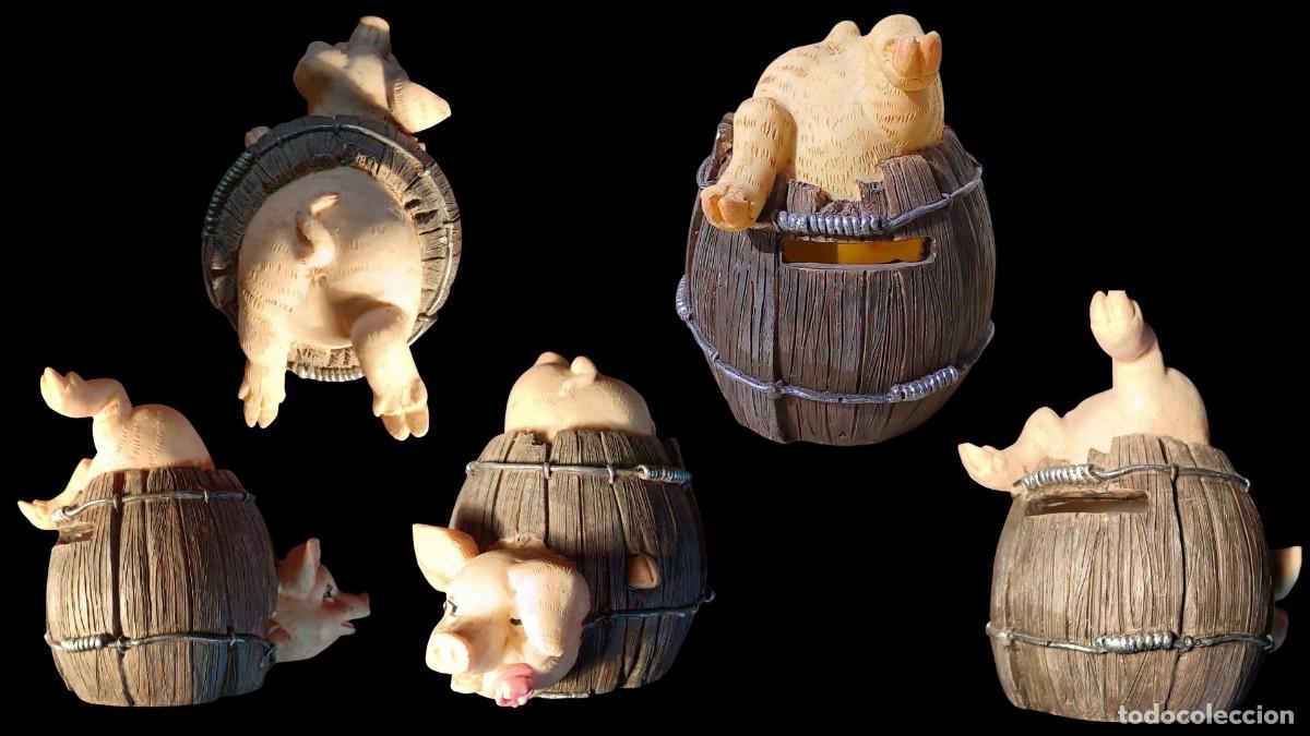 Artesan&iacute;a: HUCHA COFRE CERDO EN BARRIL - RESINA - RANURA MONEDAS - A&Ntilde;OS 90/2000 - DECORACI&Oacute;N VINTAGE