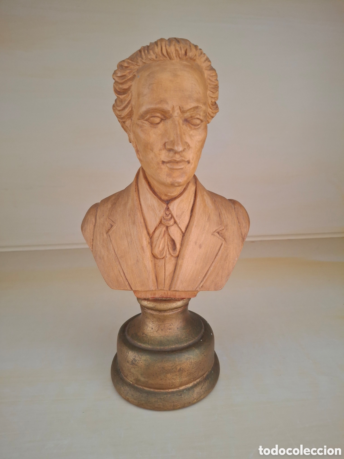 Artesan&iacute;a: Busto de madera tallada