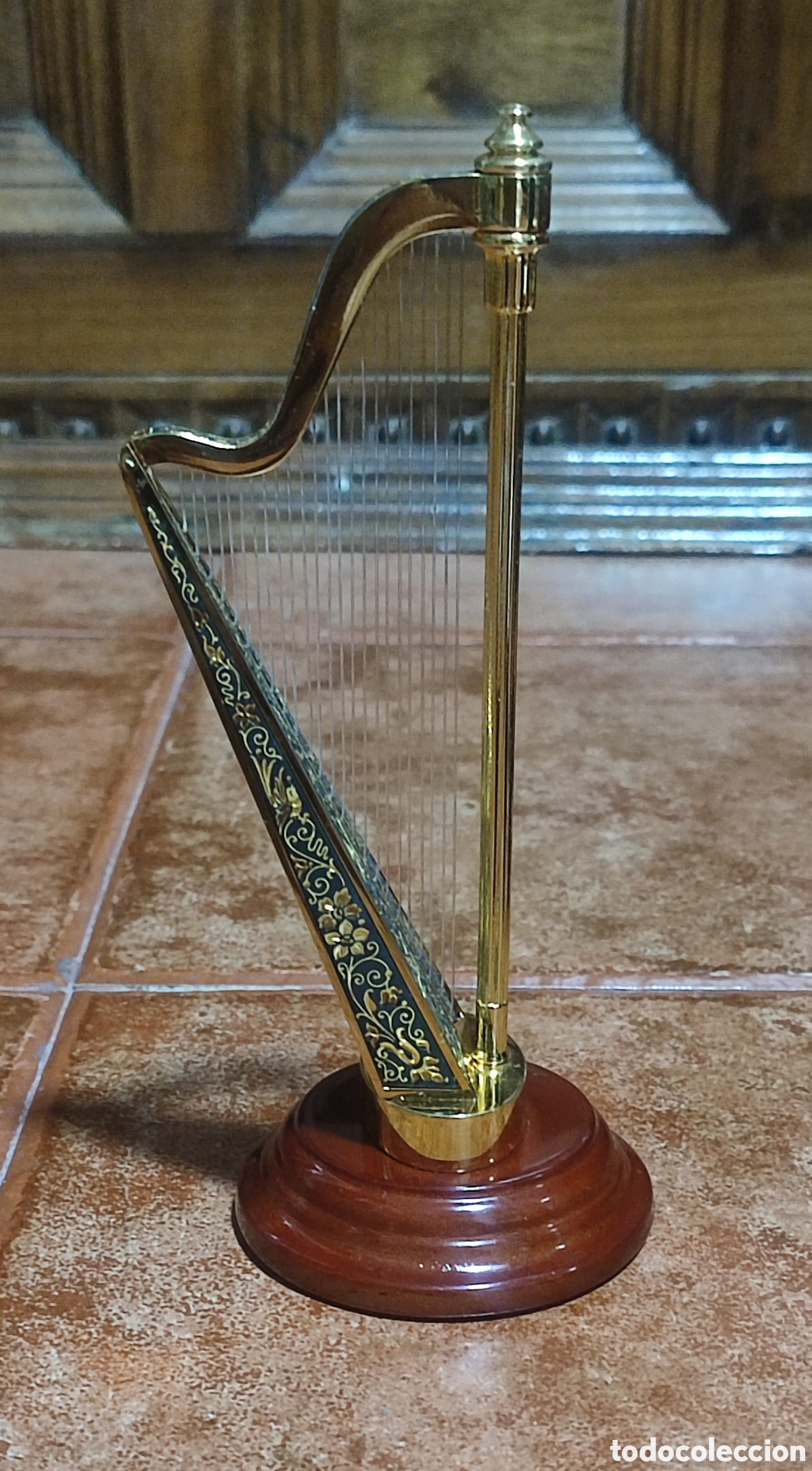 Artesan&iacute;a: Arpa damasquino decorativa