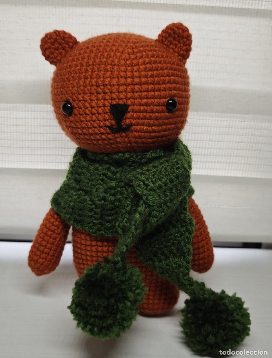 Artesan&iacute;a: Peluche Amigurumi Osito con Bufanda/Chal Crochet