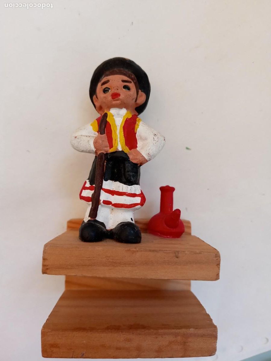Artesan&iacute;a: FIGURITA DE TERRACOTA DE ALBOROX : ALDEANO TIPICO CON PORRON , EN BASE DE MADERA