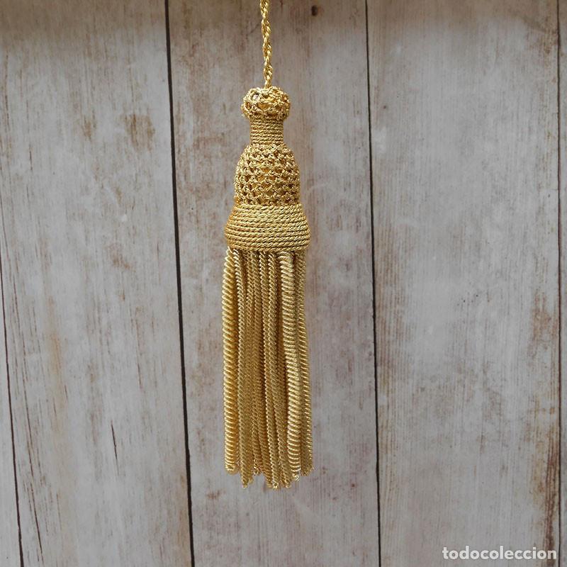 Artisanat: Borla de oro con fleco de canutillo y gusanillo de 12 cm