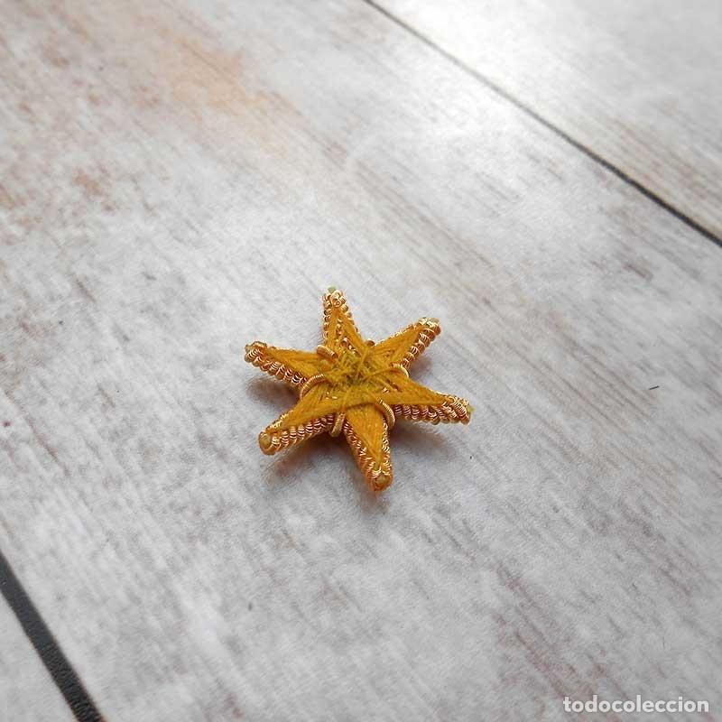 Artesan&iacute;a: Estrella bordada en canutillo dorado - Foto 3