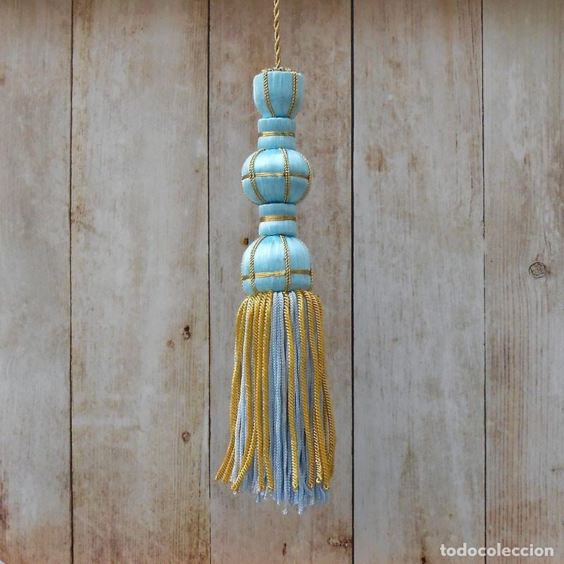 Kunsthandwerk: Borla de seda azul claro ray&oacute;n 10 cm con fleco de canutillo de 7 cm