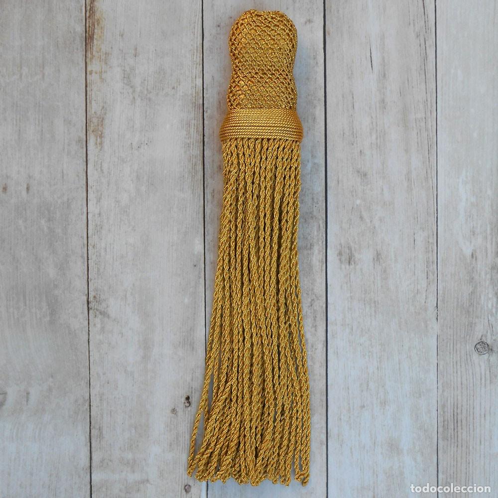Artisanat: Borla dorada con fleco torcido 27 cm