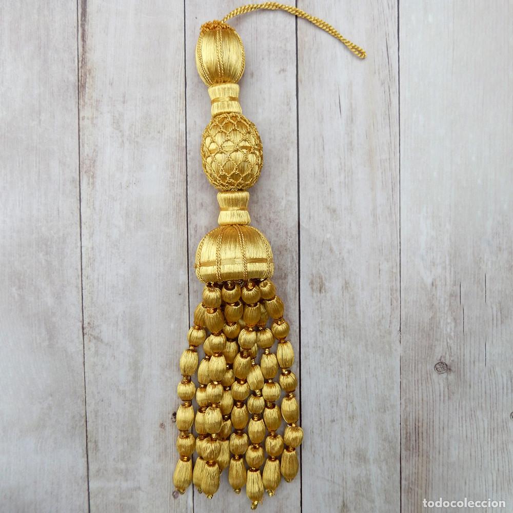 Artisanat: Borla dorada con flecos de bellota de 30 cm