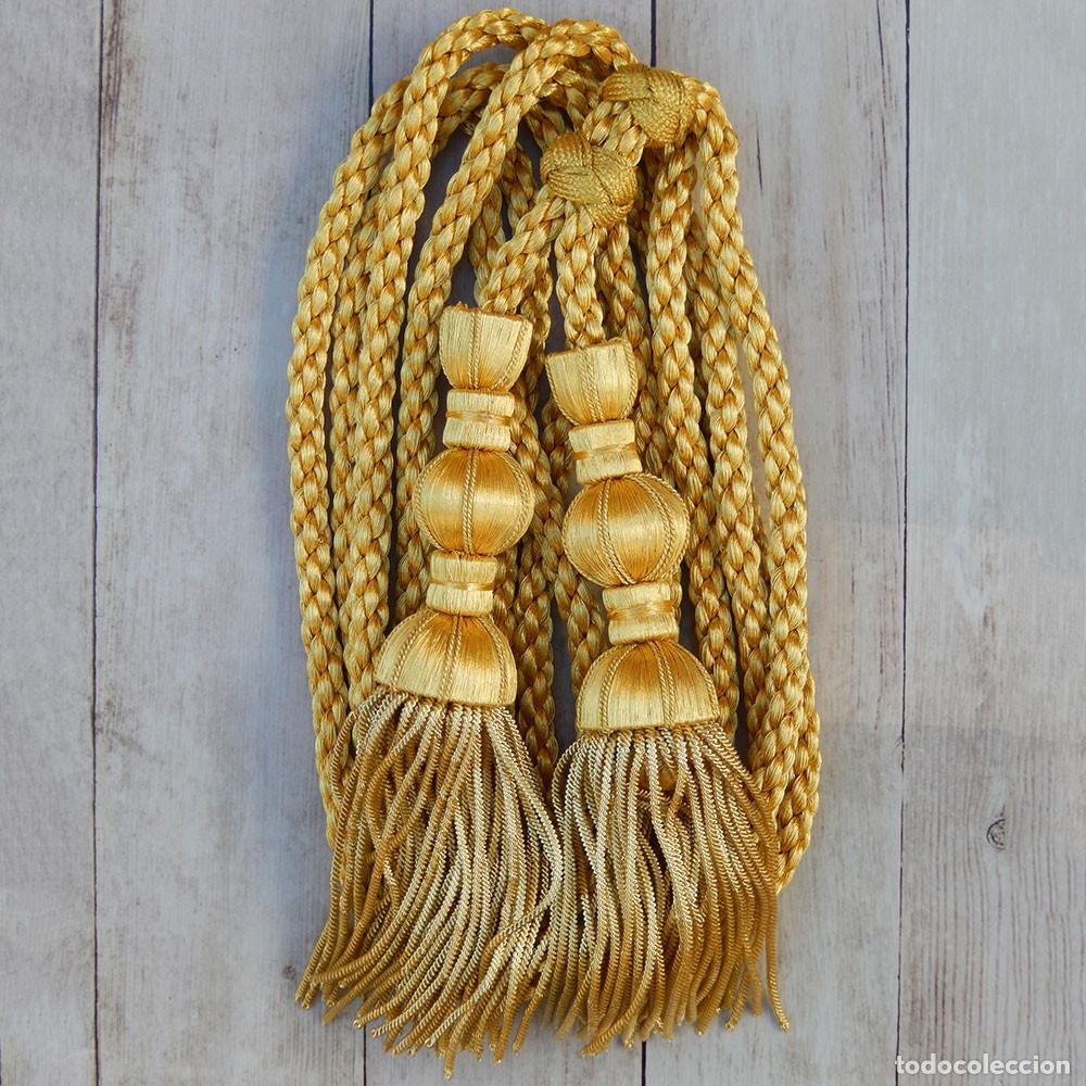 Artisanat: Cord&oacute;n de oro con borlas y fleco de canutillo
