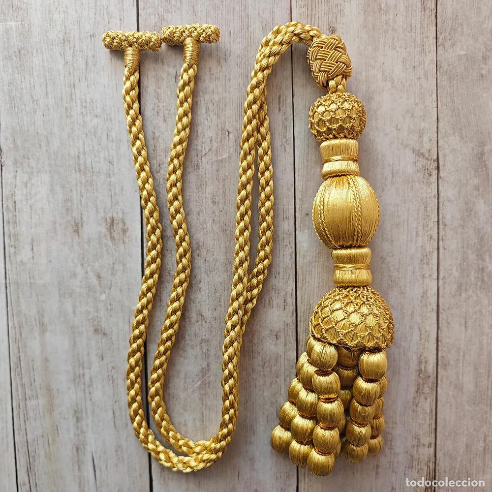 Artisanat: Fiador de oro con fleco de bellotas y muletillas