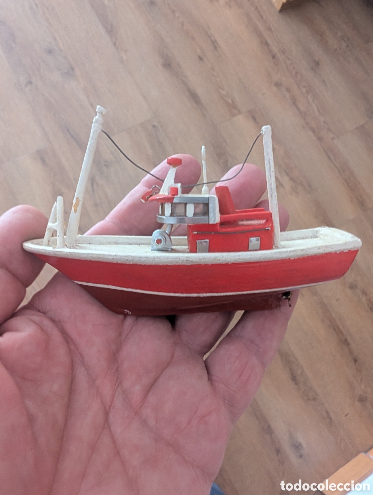 Artesan&iacute;a: Barco Pesquero de Arrastre en Miniatura - Maqueta Artesanal de Madera y Metal