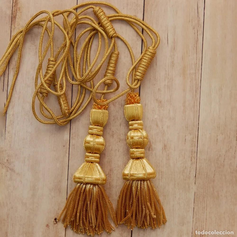 Handicraft: C&iacute;ngulo con nudos y borlas de 14 cm