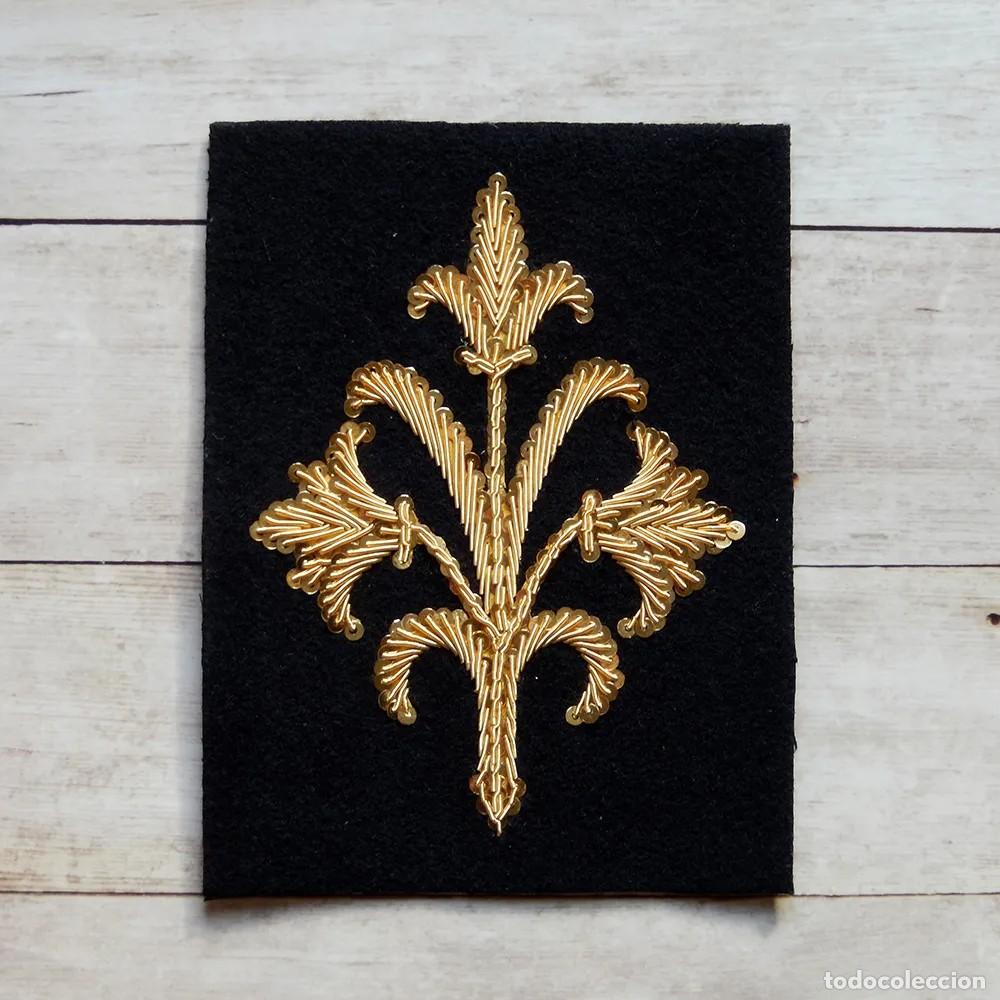 Handicraft: Bordado religioso artesanal con hojas fabricado a mano