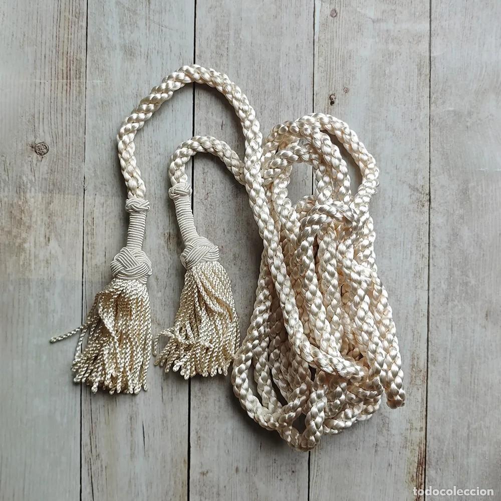 Artesan&iacute;a: C&iacute;ngulo de seda con borlas de 8cm - Foto 1