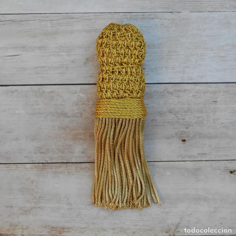 Handicraft: Borla dorada con fleco torcido 15 cm