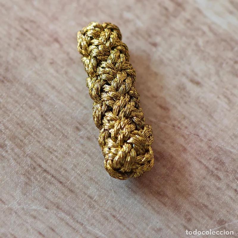 Handicraft: Muletillas de hilo de oro hechas a mano