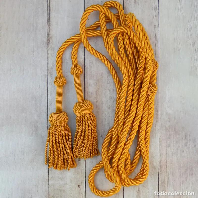 Handicraft: C&iacute;ngulo de Oro con Borlas 4m