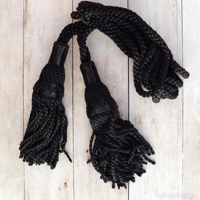 Handicraft: C&iacute;ngulo de seda negra fabricado a mano 1.5 m con borlas de 15 cm
