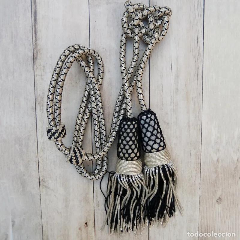Handicraft: Cord&oacute;n de abogado de plata y negro