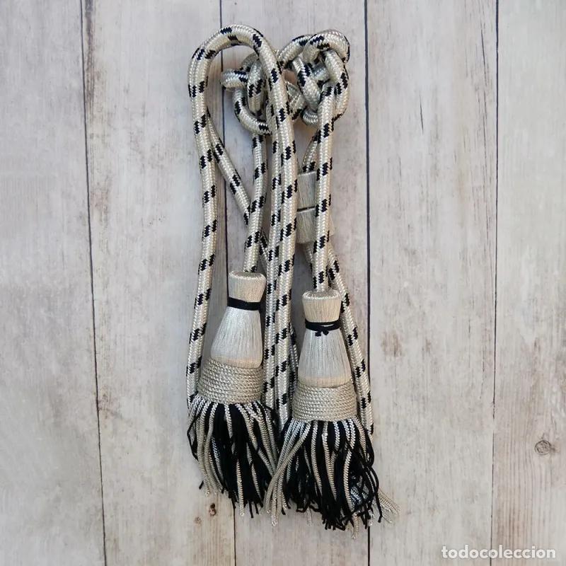 Handicraft: Cord&oacute;n de abogado cl&aacute;sico de plata y negro