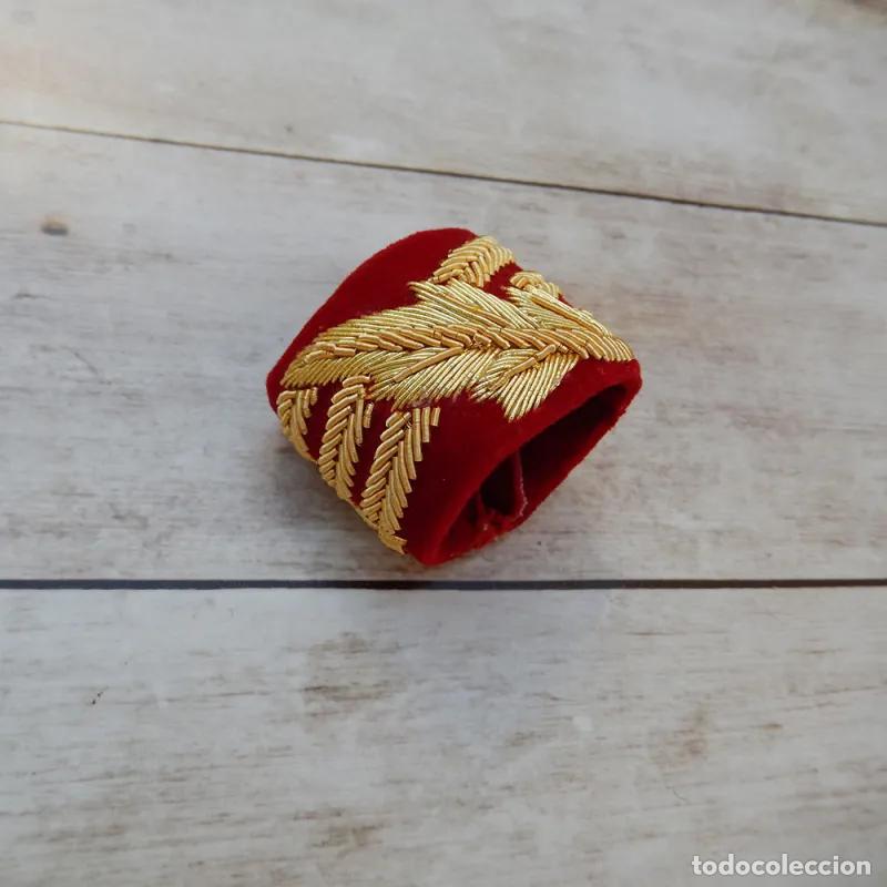 Handicraft: Abrazaderas y pasaderas para faj&iacute;n de general