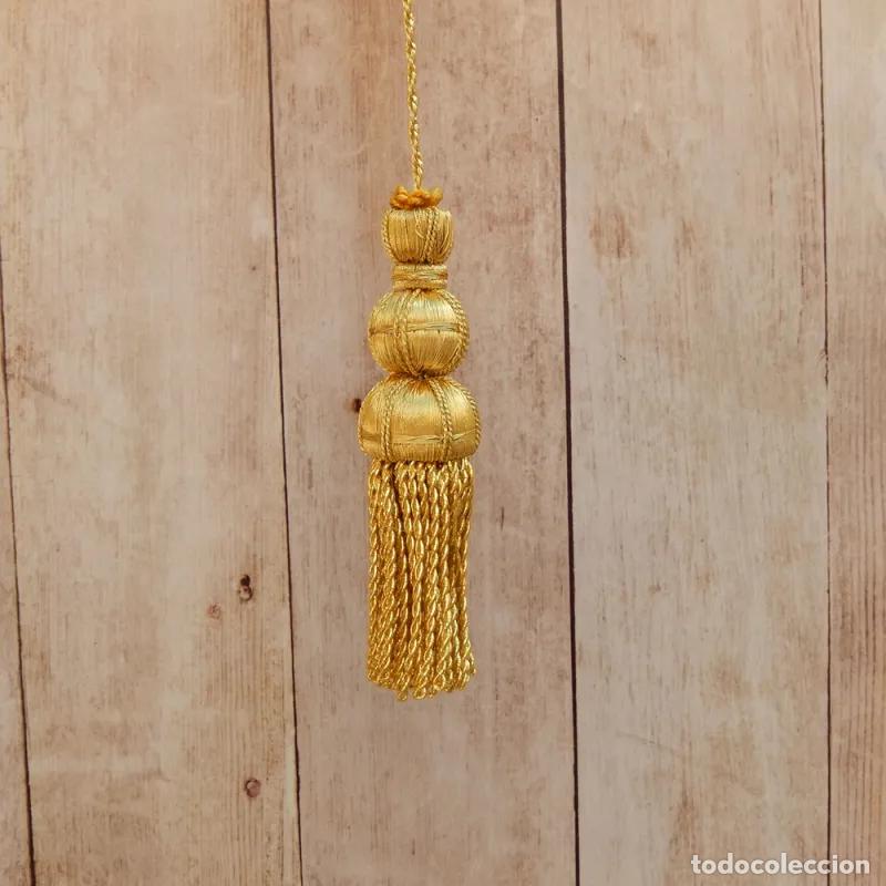 Artisanat: Borla de oro con fleco de rapacejo y hojuela de 10 cm